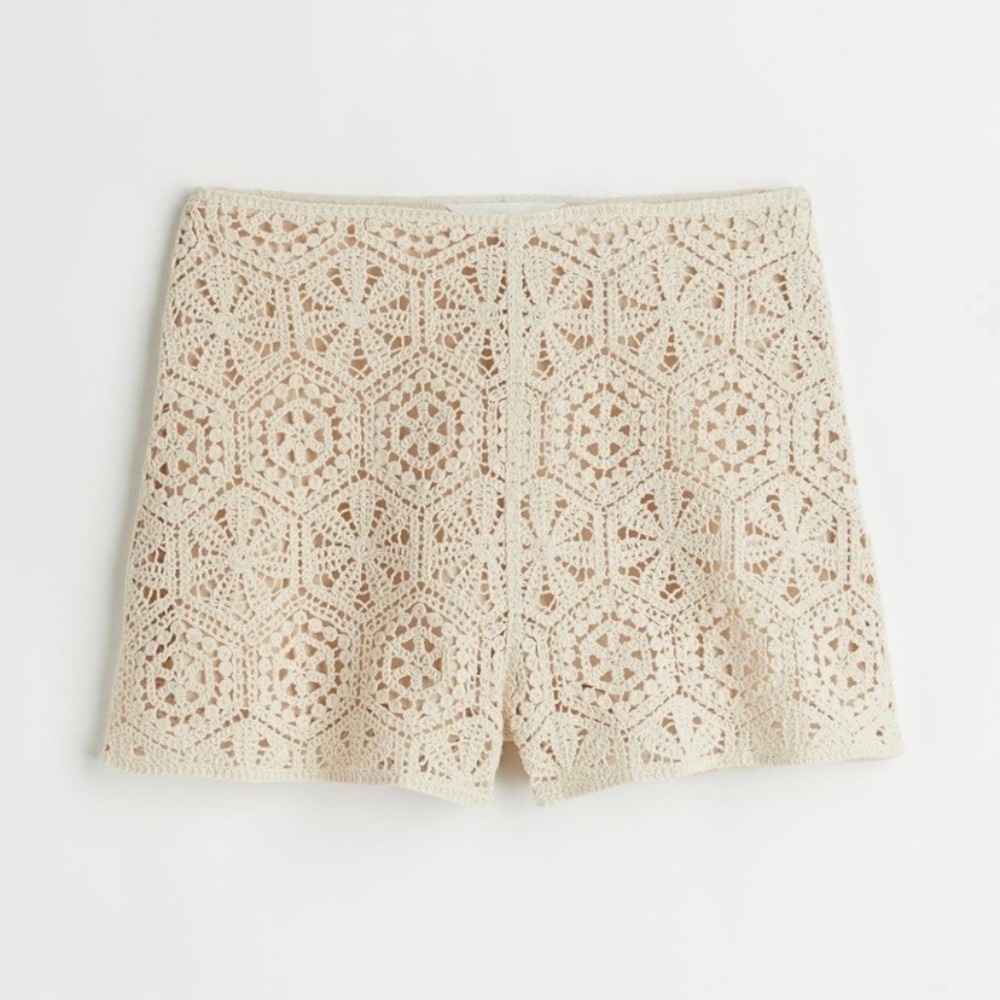 H&M Cream Crochet Knit High Rise Shorts‎ Womens Small